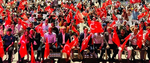 15 Temmuz Demokrasi ve Milli Birlik Gününün yıl dönümünde, Bandırma Cumhuriyet Meydanında Demokrasi Nöbeti Tutuldu
