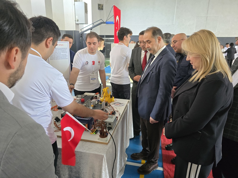Recep Gençer Mesleki ve Teknik Anadolu Lisesi Tarafından Düzenlenen Bilim Fuarının Açılışı Yapıldı