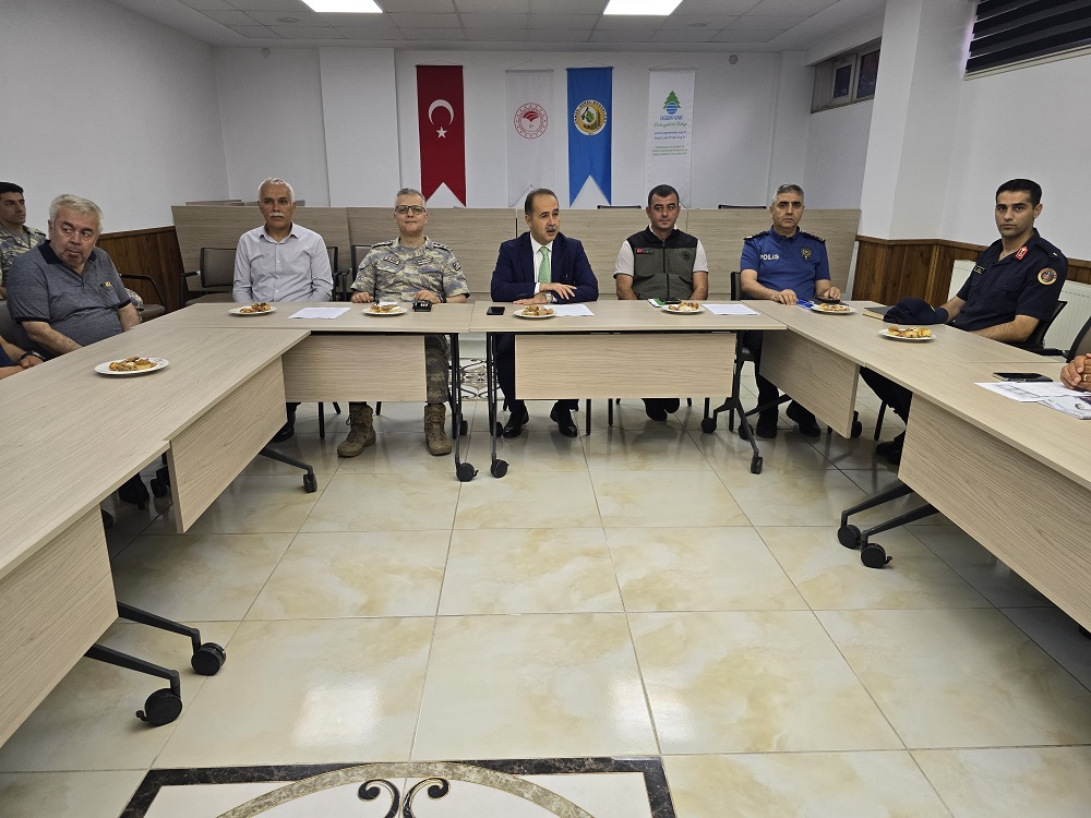 Yangınların Önlenmesi ve Yangınla Mücadele Çalışmalarıyla İlgili Değerlendirme Toplantısı Düzenlendi