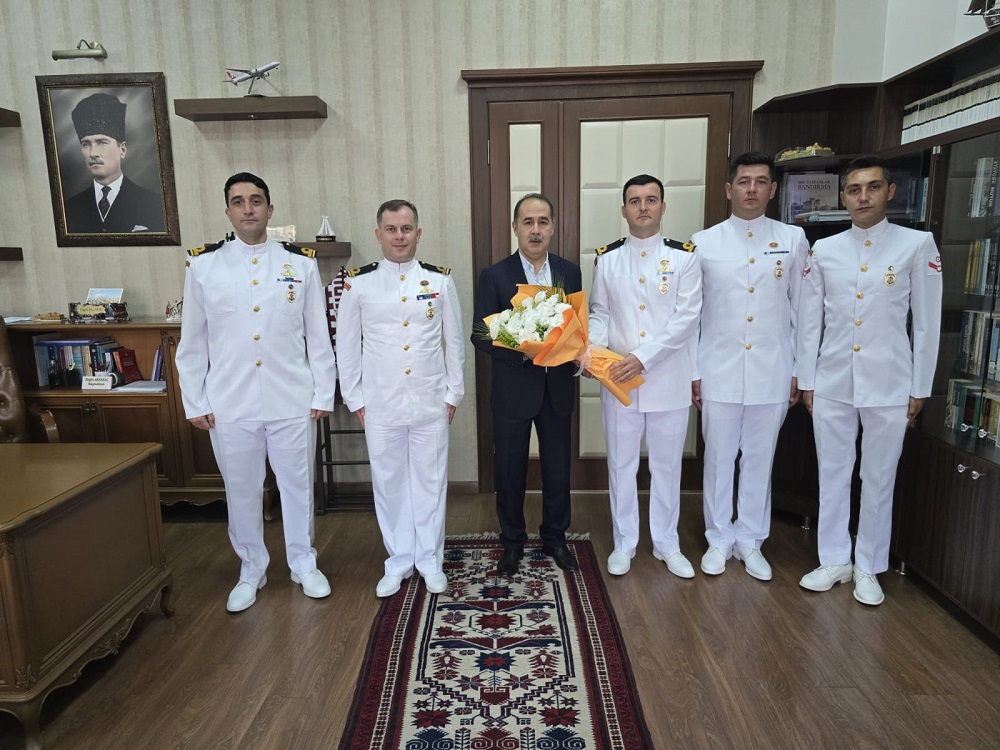  Kaymakamımız Engin Aksakal, Bandırma ve Erdek Sahil Güvenlik Karakol Komutanlarını ve Personelini Makamında Kabul Etti